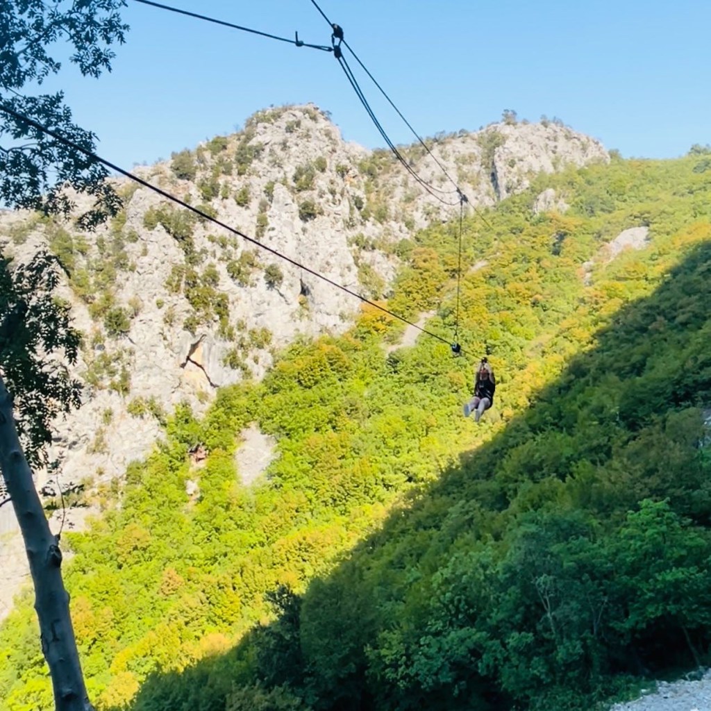 This image has an empty alt attribute; its file name is 98b57578-74cb-49c0-8e6e-ade4ec956035.jpg